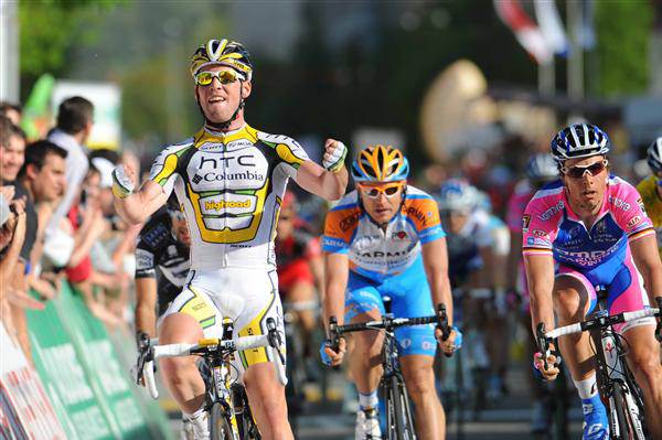 Cavendish wins stage 2